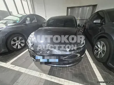2025, Tesla / Model 3, 17646 км., electric 2025, Tesla / Model 3, 17646 км., electric